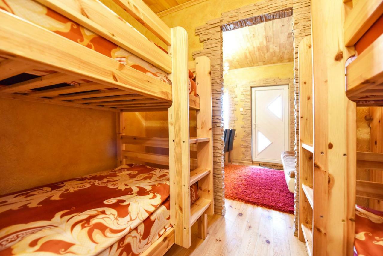 Zelta Pirts Guest House เวนต์สปิลส์ ภายนอก รูปภาพ