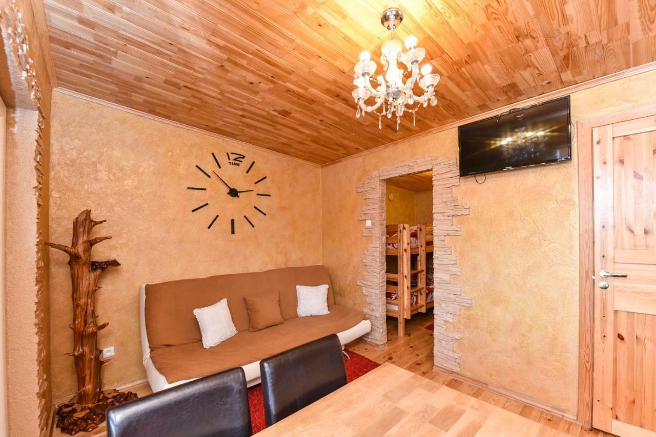 Zelta Pirts Guest House เวนต์สปิลส์ ภายนอก รูปภาพ