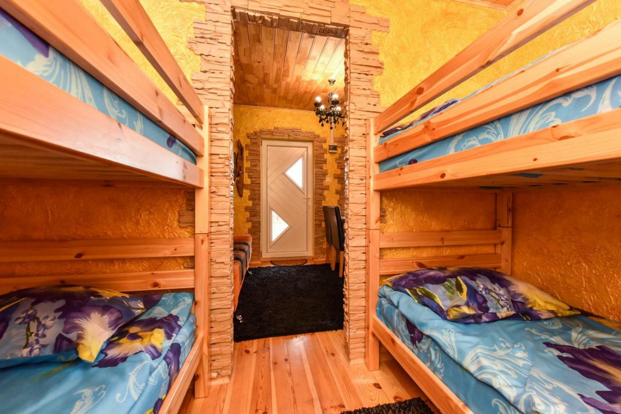 Zelta Pirts Guest House เวนต์สปิลส์ ภายนอก รูปภาพ